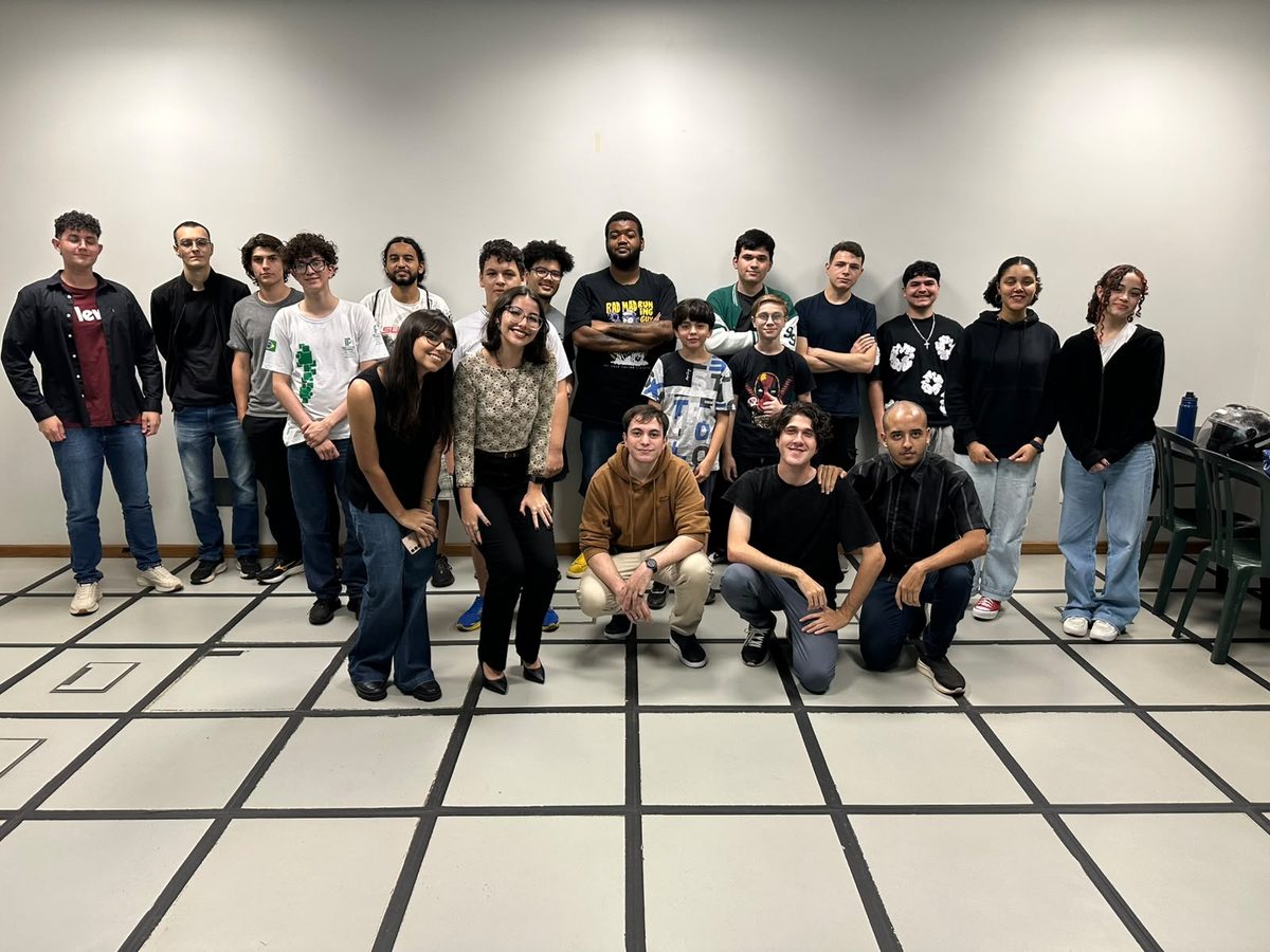 Foto de grupo da turma do GameLab no fim do primeiro encontro.